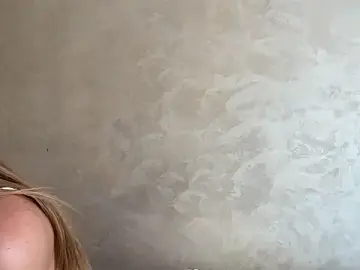 Stripchat Sex Cam of CaitlinaJayne23