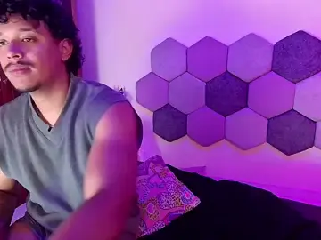 Stripchat Sex Cam of Horny_tgn