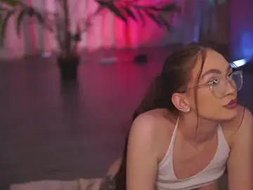 Stripchat Free Porn Cam of HotBustyBabeX