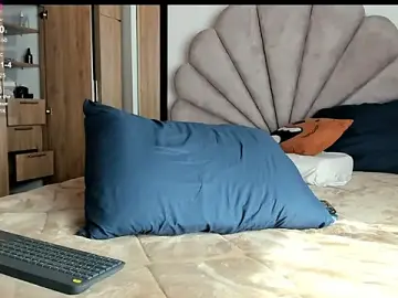 Stripchat Free Porn Cam of manucute_23_