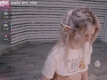 Stripchat Live Sex Cam of Careful_i_bite