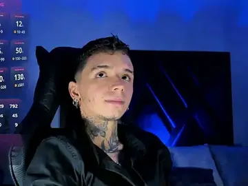 Stripchat Live Sex Cam of Ian_Castillo_