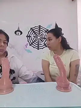 Stripchat Free Porn Cam of Laila_and_konny