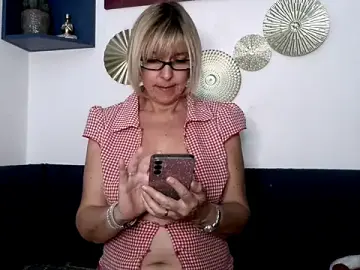 Stripchat Live Sex of NAWTYClassyBritMILF