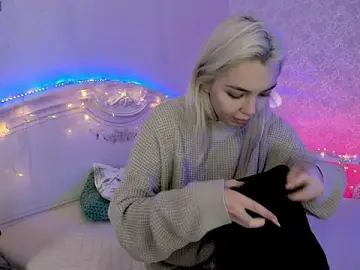 Stripchat Free Live Porn of LillyMoure_